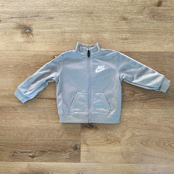 Nike: Sportswear Club Dri-FIT - Picture 6 of 16